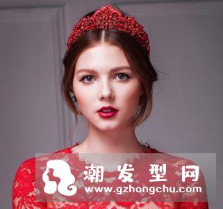 小个子圆脸新娘适合什么发型 无刘海蓬松盘发很气质