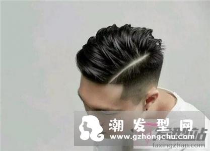 个性男士一道杠发型 两侧铲短雕刻好时尚