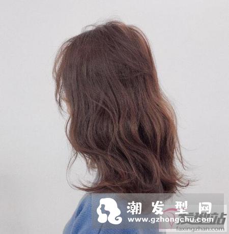 头发出油的原因以及如何防治