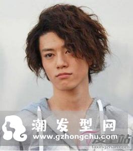 头型扁平适合的发型 帅气短发塑造完美比例