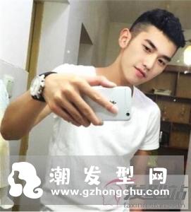 中学生发型男铲两边 帅气阳光做校园系男神