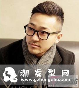 剪这样一款短发,让年轻男生轻松转型变身成熟男人