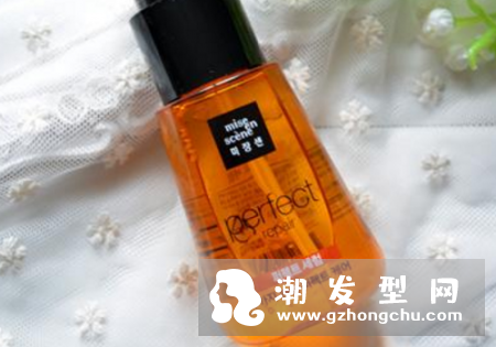 护发精油的使用步骤 在湿发时抹还是干发时抹