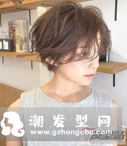 女生纹理烫短发造型 百搭修颜短发就要这么烫