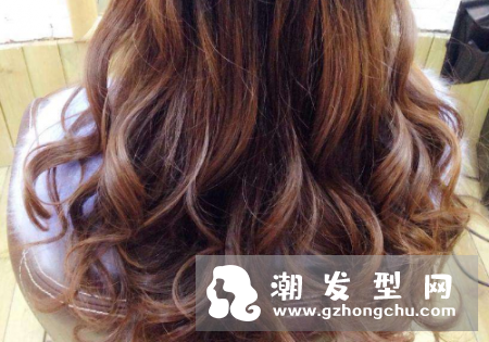 冷烫和热烫哪个更伤头发 有什么区别