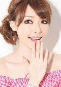 短碎发自然发型女 时尚简约弥漫清新气息