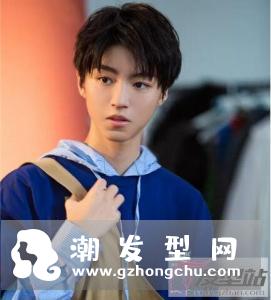 中学生男生发型 做超人气时尚帅气学长