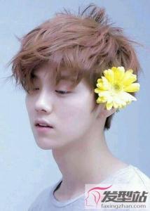 男生蘑菇头怎么留 呆萌减龄尽显青春魅力