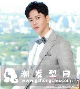 男士穿西装适合的发型 帅气简约展现迷人魅力