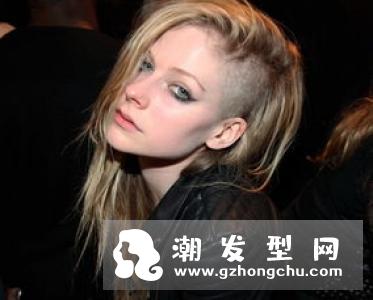 女生侧面剃光短发 洋气吸睛与众不同