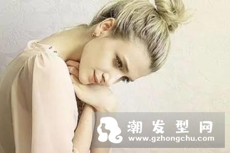 短发流行“湿发发型” 油头湿感制造性感