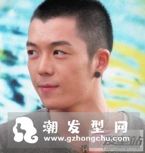 M型发际线适合的发型 这么剪拯救发际线提升颜值