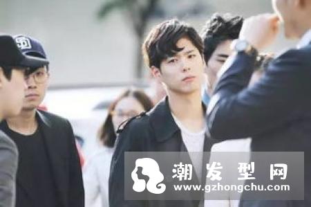 男生适合剪什么刘海 逗号刘海俏皮又修颜