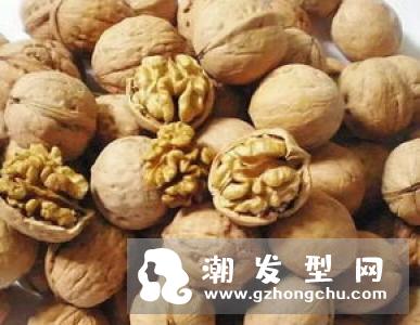 想要头发长的又黑又健康、生长快速增加?抑或是明明以前不会,但突然头皮屑变多了