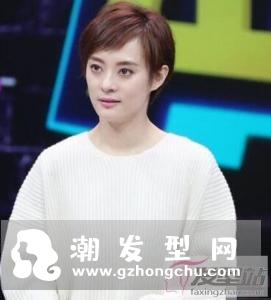 越来越多的女生剪去心爱的长发,换上了清爽干练的短发