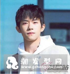 15岁男生适合什么短发 清爽帅气打造阳光少年