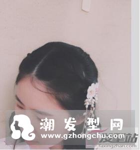 戴上发饰穿上汉服,有着与众不同的小清新