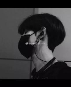 男生短发两边剃掉中间留长 每一款都让你帅到没朋友
