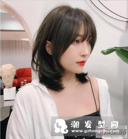 长发不想剪太短,以及短发留长到了尴尬期的女生,可以试试今天这几款发型