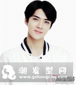男生额头高适合的发型 斜刘海短发显帅气