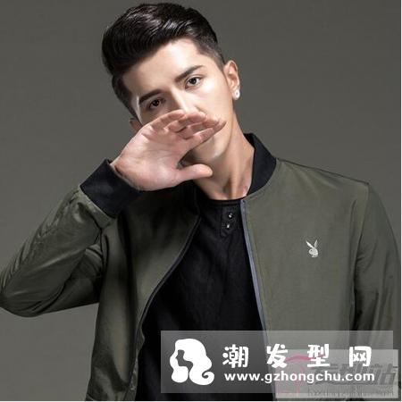 2019年必火的男士发型 两边剃短中间留长准没错