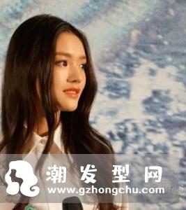 人鱼卷短发非常适合年轻女生,让脸型愈发瘦削