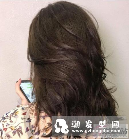想要头发长的又黑又健康、生长快速增加?抑或是明明以前不会,但突然头皮屑变多了