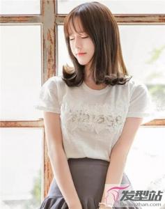 短发女生做什么造型好看 发尾外翘短发气质减龄显脸小