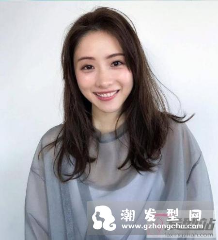 长直发怎么护理顺滑光泽 4招养成顺滑有光泽的迷人长发