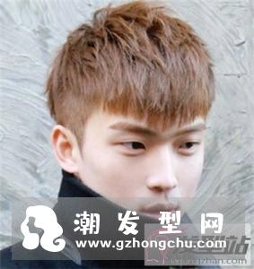 高中生发型男两边短 帅气阳光让青春更闪耀