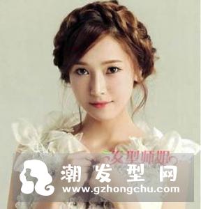 大脸新娘适合什么发型 高低盘发是首选