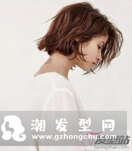 法式风格的短发通常别有一番韵味,风格自然简约,又不乏慵懒与性感的