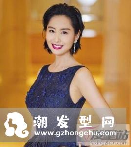 适合女生的黑色短发发型有包脸短发,露额短发、空气刘海短发