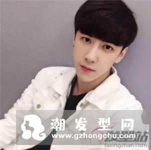 发型男学生帅气短发 洋溢校园青春气息　