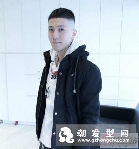 春天到夏天男生短发发型 整个人看起来很精神帅气
