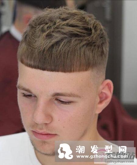 男生发型锅盖头铲两边 欧美Textured Crop发型超流行