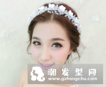 圆脸短马尾适合什么发箍 带钻的还是花朵好