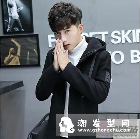 2019年必火的男士发型 两边剃短中间留长准没错