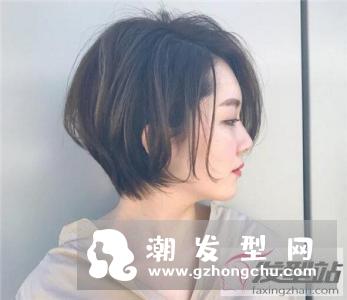 女生轻盈露耳短发 演绎不一样的时髦风