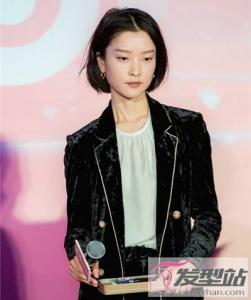 女生复古风短发发型 韵味十足令人过目不忘