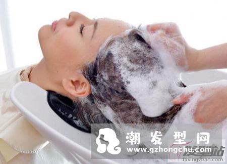 去油洗发水哪种好？搭配正确洗发方式摆脱油头蓬松感维持一整天！