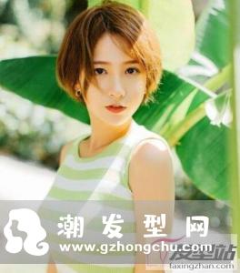 齐耳短发,顾名思义就是发根修剪到耳朵处的短发发型