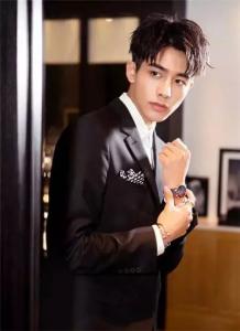 2018男生流行什么烫发 搭配什么刘海好看