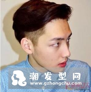 两边剃短这种发型多数都可以被称作“莫西干”,大家可能不太清楚