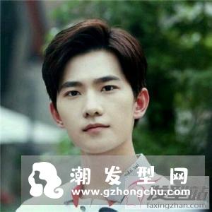 学生三七分发型男生 修颜瘦脸变校园男神