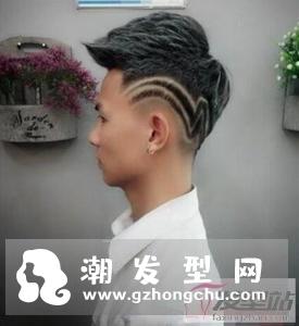 四周头发剃短,头顶部头发修剪整齐,看上去形状类似于一颗瓜子,吸睛又独特