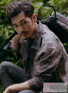 新型男帅气发型 鬓角侧削更时尚