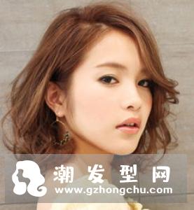 长发不想剪太短,以及短发留长到了尴尬期的女生,可以试试今天这几款发型