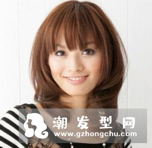 女孩泡面头短发发型 洋气动感一点不显老