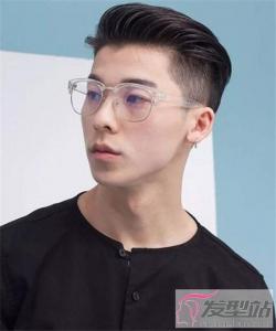 男生发型阳光帅气短发 两边剃短渐层设计更时髦
